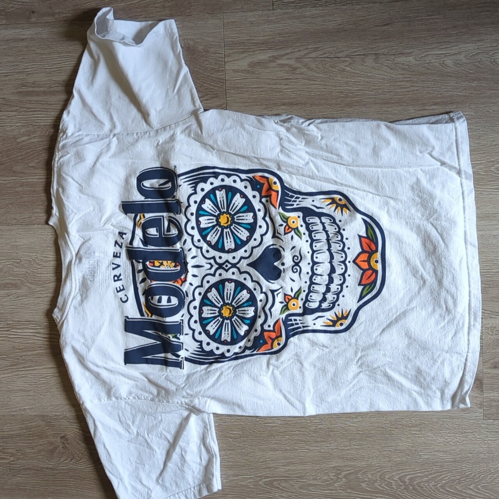 Modelo t-shirt - Picture 2 of 2